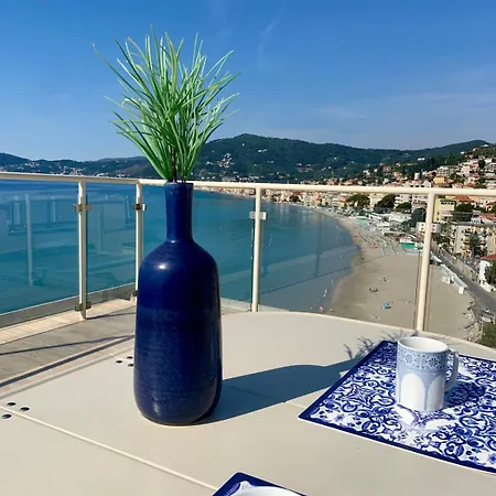 아파트 Penthouse With A Sea View In *