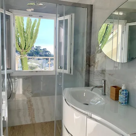아파트 Penthouse With A Sea View In