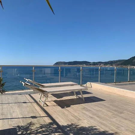 Penthouse With A Sea View In Apartamento Alassio