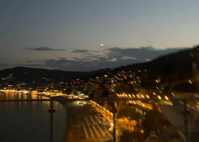 Lägenhet Penthouse With A Sea View In Alassio